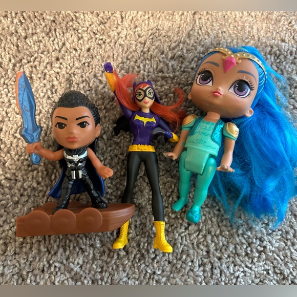 Other - 3 female action figurines- clean